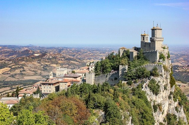 weirdest international borders San Marino