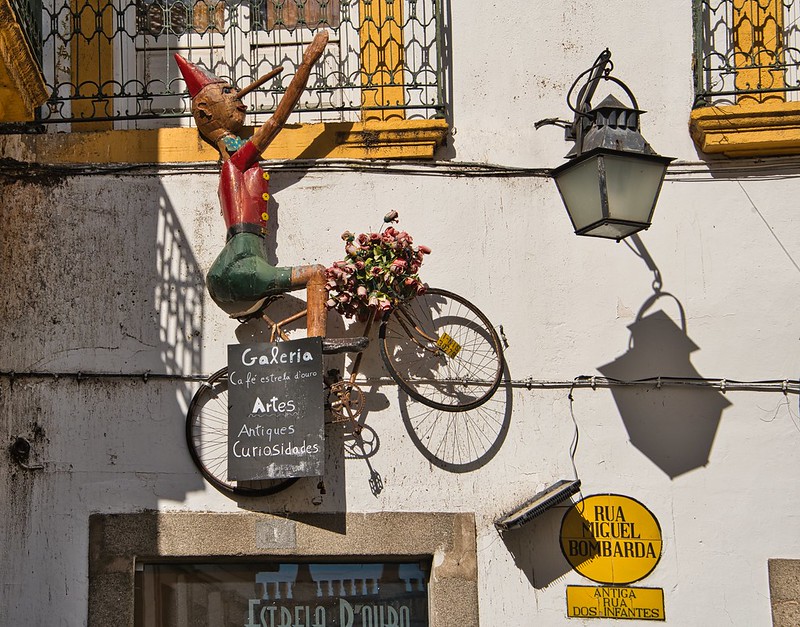 hidden gems in Porto Rua Miguel Bombarda